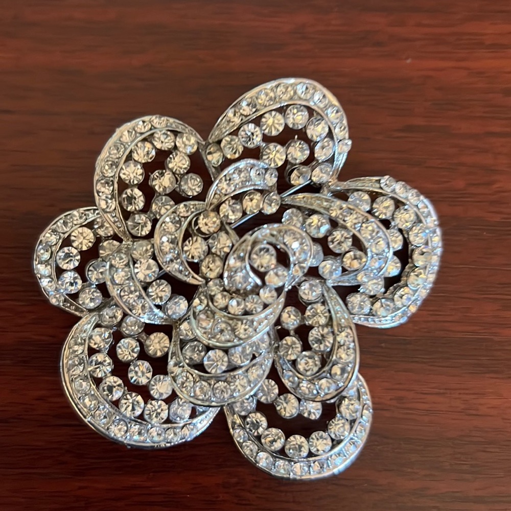 Brooch silver and bling